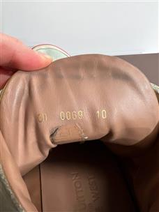 LOUIS VUITTON KANYE WEST JASPER Acceptable